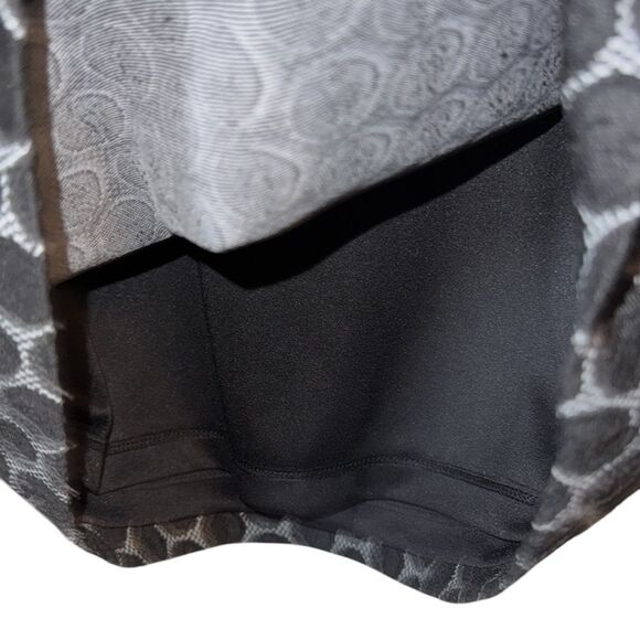 🌹ELLE Black and White Knee-Length Pencil Skirt with Geometric Pattern - Picture 2 of 5